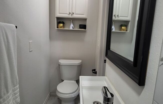 1 bed, 1 bath, 200 sqft, $750, Unit 33