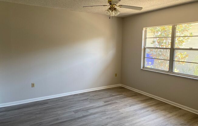 Spacious 2BR/1BA Duplex in Prime Lakeland Location – $1,300/month