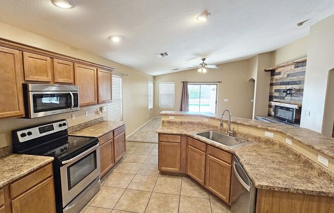 Beautiful 4 bedroom, 2 bath, single level home in Maricopa