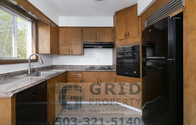 Spacious Two Bedroom Available In West Portland!