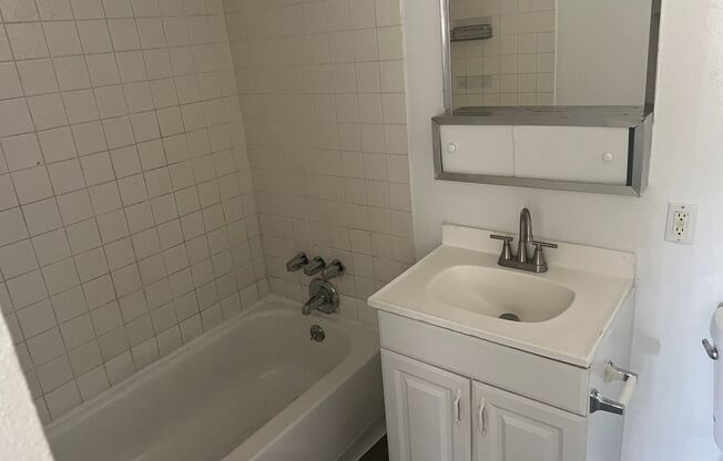 1 bed, 1 bath, $850