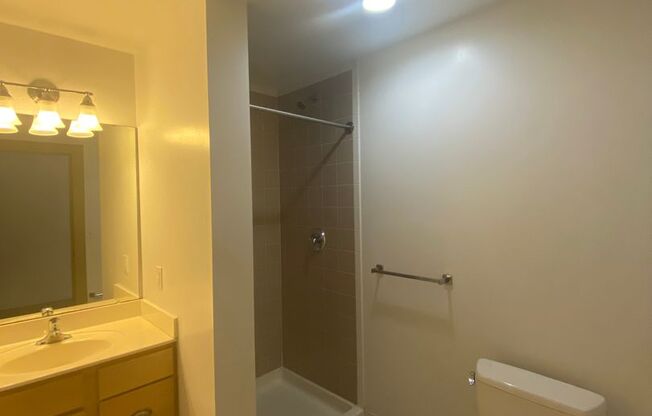 3 beds, 2 baths, 1,402 sqft, $2,100, Unit 1517 S. Theresa Ave. #103