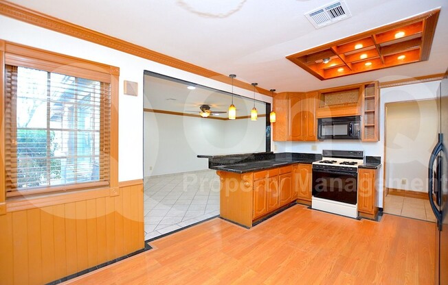 15 E 14 ST
