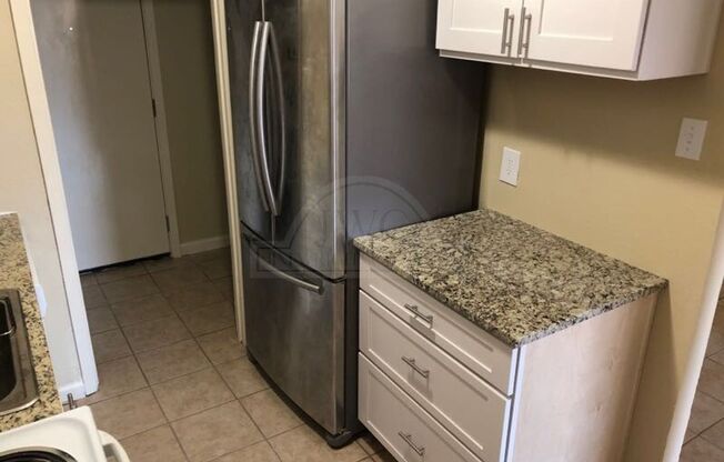 2 beds, 1 bath, $850, Unit 1101 Eastside Unit A