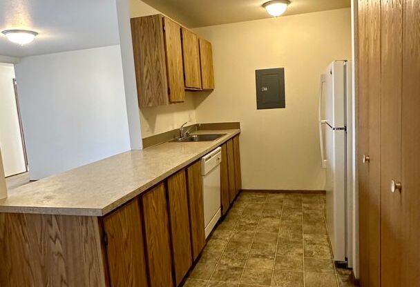 3 beds, 1 bath, 850 sqft, $2,175, Unit 206