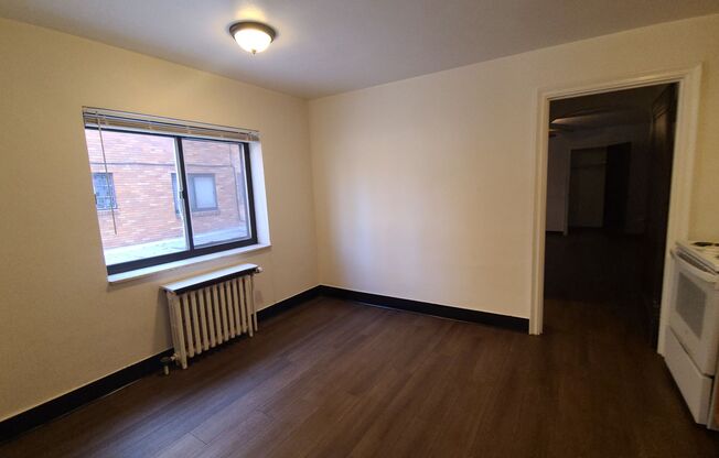 1 bed, 1 bath, 1 sqft, $925, Unit PRI - 106