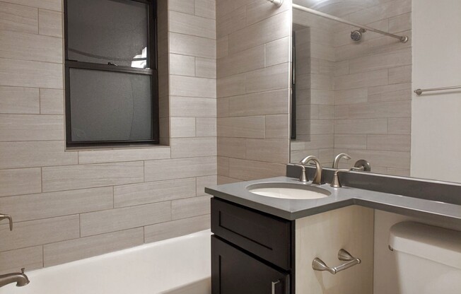 2420 N Kedzie 302