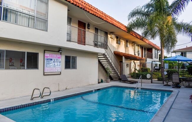 4033-4047.5 Albatross Street