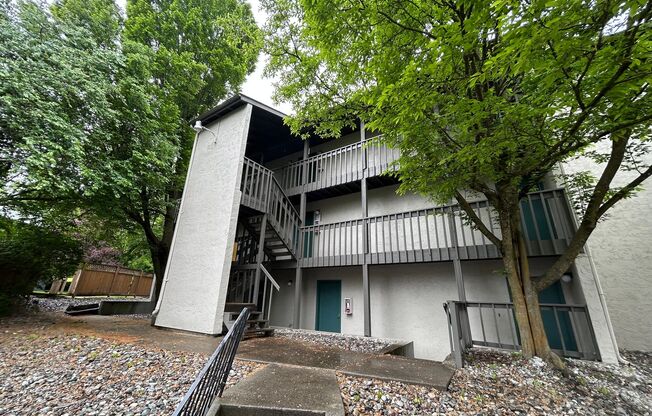 1015 S Walnut Place