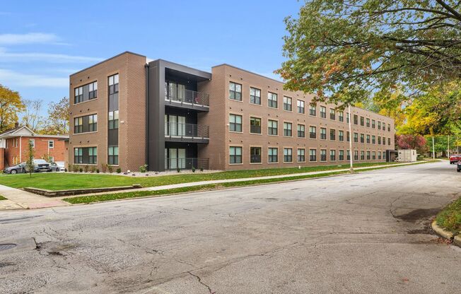707 W Springfield Ave