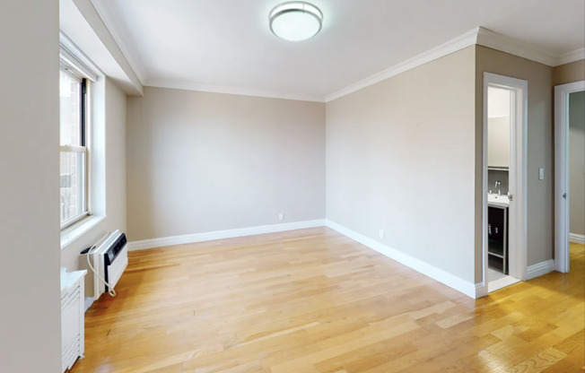 2 beds, 2 baths, $8,395, Unit 31K