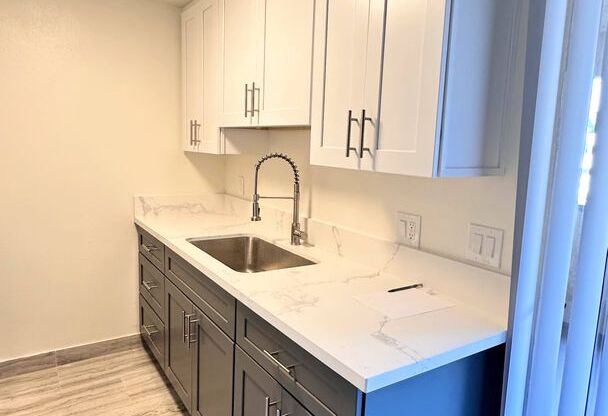 Studio, 1 bath, 300 sqft, $1,985, Unit 200