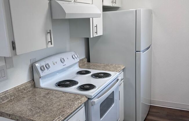 2 beds, 1 bath, $1,250, Unit 3477