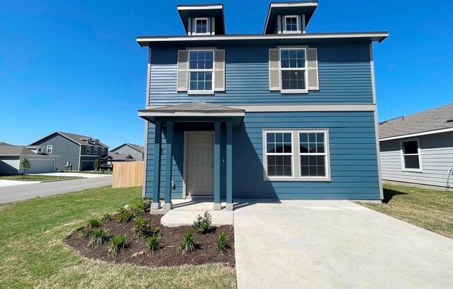 Great 2 story, 3 bedroom, 2.5 bathroom home available in Rancho del Cielo subdivision!