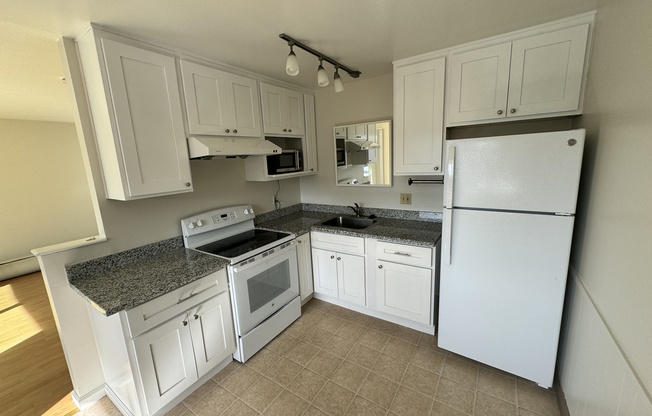 3990 Hamilton Ave. & 1610,1614 Cloverdale Lane