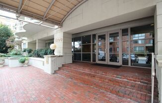 2/2 Condo Braddock Place
