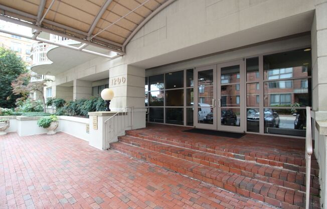 2/2 Condo Braddock Place