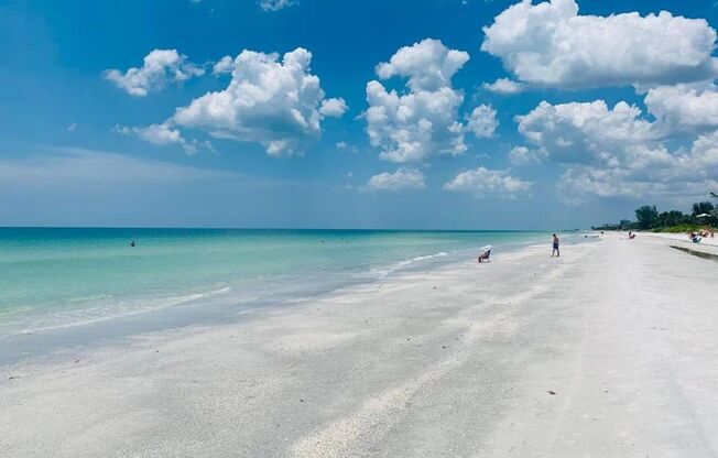 3 beds, 2 baths, 1,205 sqft, $2,075, Unit 083