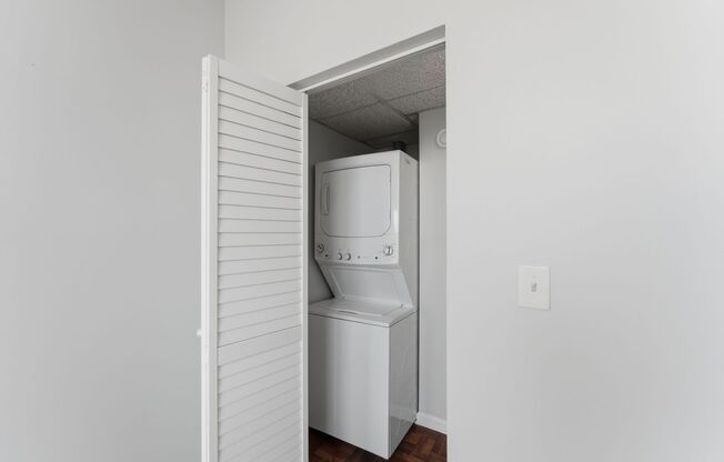 2 beds, 2 baths, 900 sqft, $2,550, Unit 212