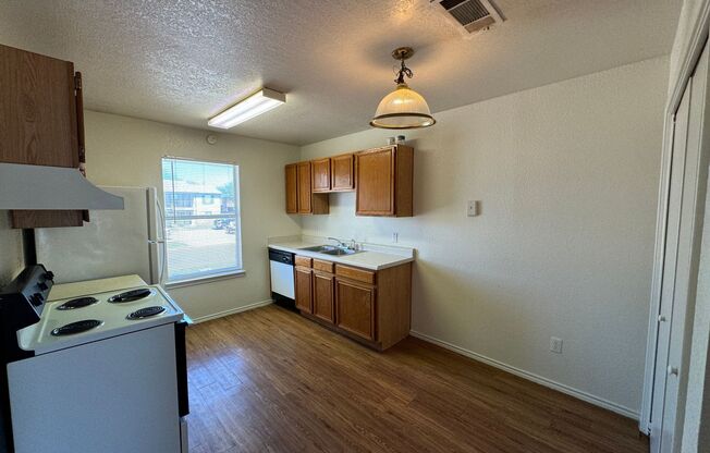 2 beds, 1 bath, 790 sqft, $675, Unit # C