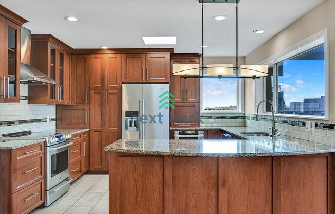 2 Beds and 2 Baths Kirkland DT Condo is Available for Rent!