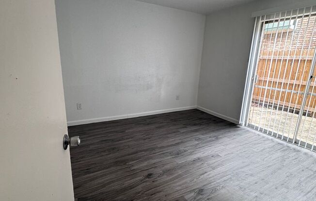 2 beds, 1 bath, 992 sqft, $1,250, Unit 328