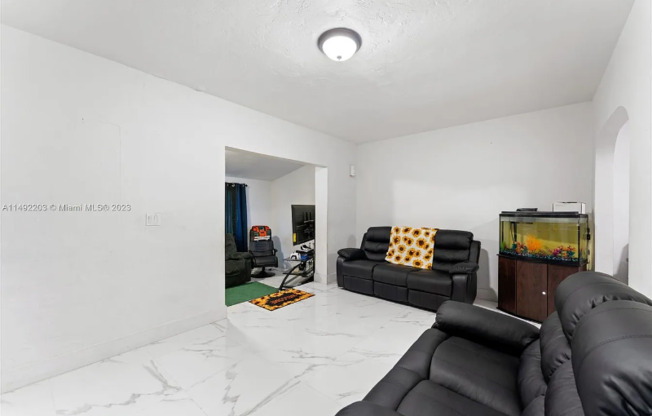 2251 NW 94 ST