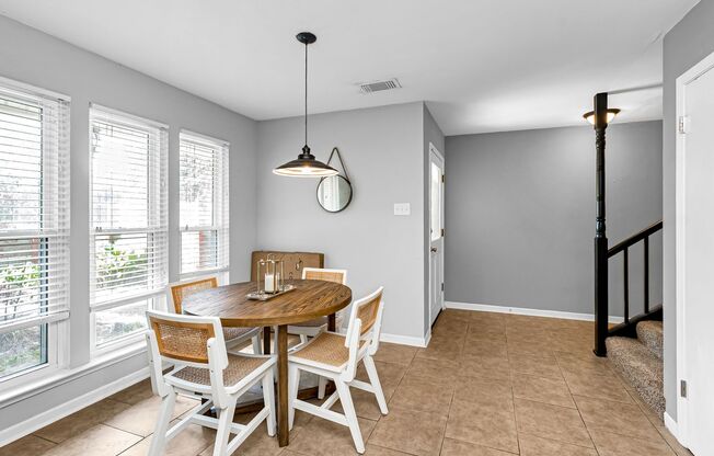 3 Bedroom House with Fenced Yard & Double Garage