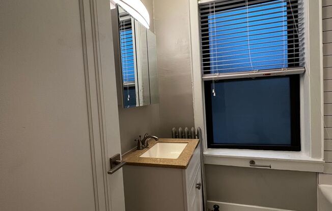 1 bed, 1 bath, 695 sqft, $1,695, Unit 810-1L