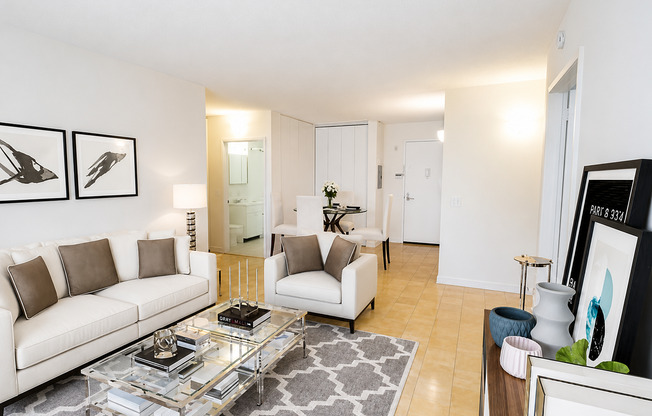 2 beds, 2 baths, $6,400, Unit 404