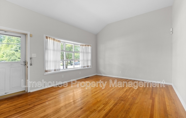 562 BRIAR HL RD