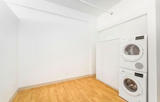 Studio, 1 bath, 425 sqft, $1,199, Unit 214