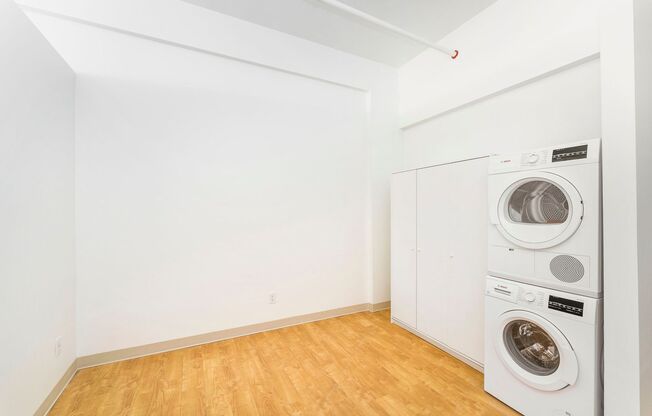 Studio, 1 bath, 500 sqft, $1,199, Unit 214