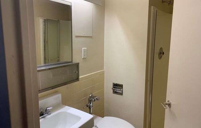 Studio, 1 bath, $750, Unit 373