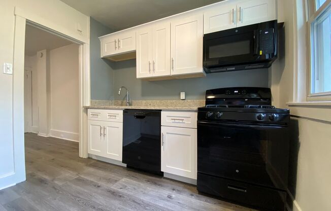 Charming Three Bedroom Townhouse in Squirrel Hill! Covered Front Porch + Back Yard! Call Today!