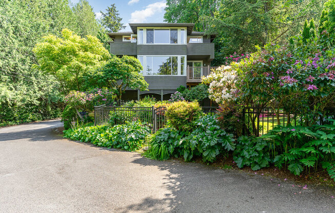 5443 45 AVE W