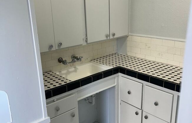 Studio, 1 bath, 525 sqft, $1,595, Unit 215