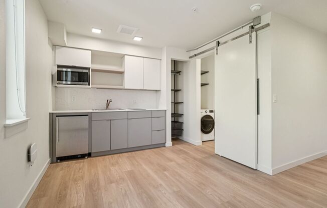 Studio, 1 bath, $1,400