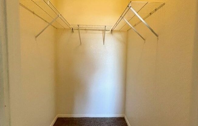 2 beds, 2 baths, $1,350, Unit # 1075