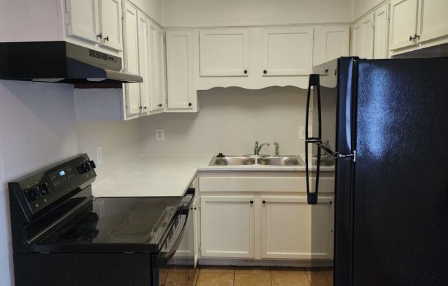 2 beds, 1.5 baths, $1,095