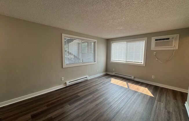 COZY 2BD/1BA NORTH WEST APARTMENT | ON-SITE LAUNDRY | PET FRIENDLY | OFF-STREET PARKING | AVAIL UPON REQUEST