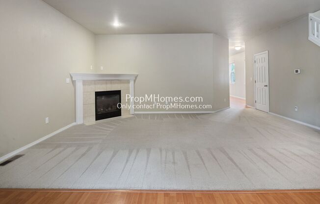 Light & Bright Three Bedroom Home in Aloha!