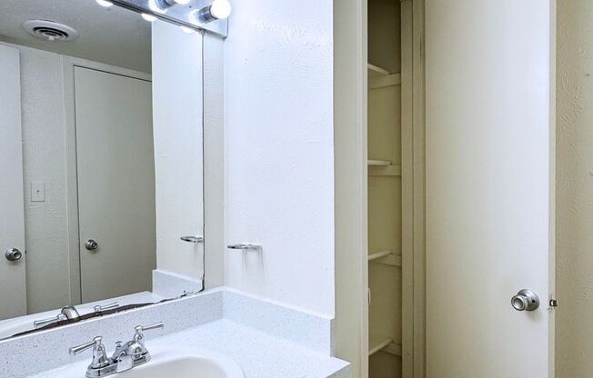 1 bed, 1 bath, 619 sqft, $1,275, Unit OPA-154