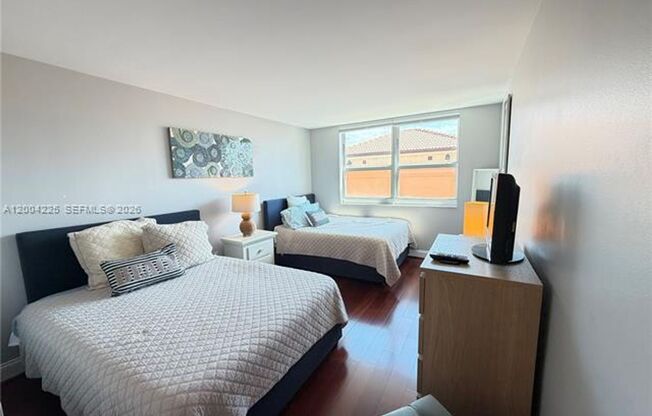 2 beds, 2 baths, 1,180 sqft, $5,000, Unit 90 Alton Rd # 301