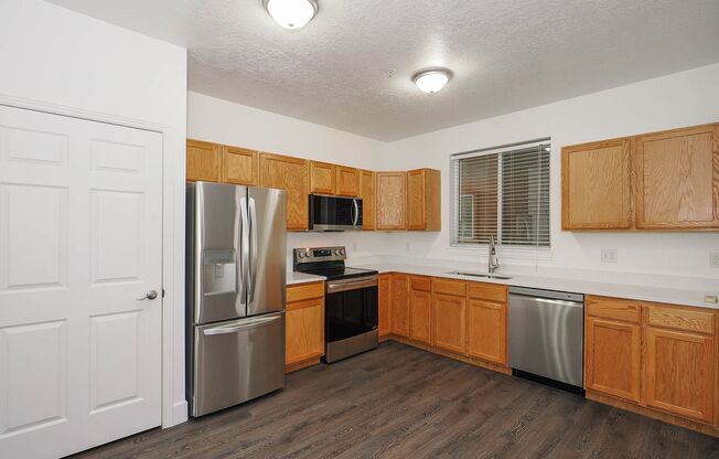 2 beds, 1 bath, $1,395