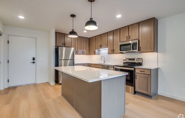 2 beds, 2 baths, 1,021 sqft, $1,550, Unit 208-450