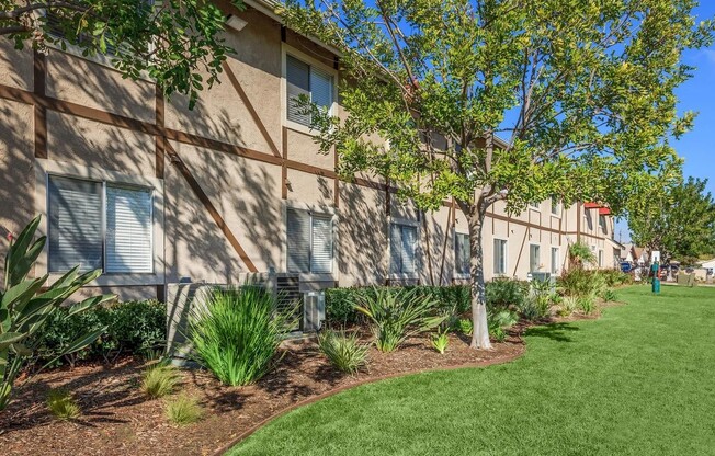 2 beds, 2 baths, $2,250, Unit 03