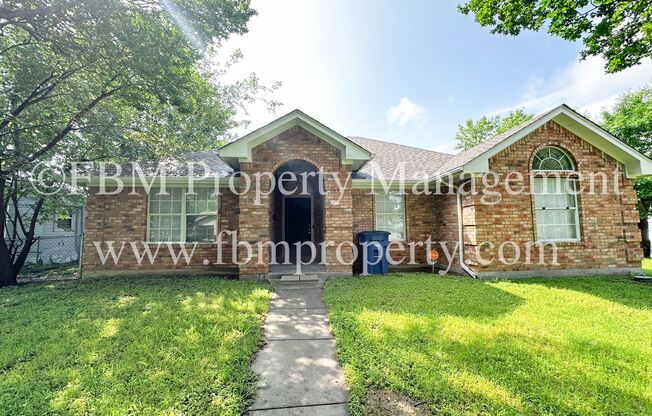 601 E. Brown St. - Fully Renovated 3 Bedroom, 2 Bathroom Home in Ennis, TX!