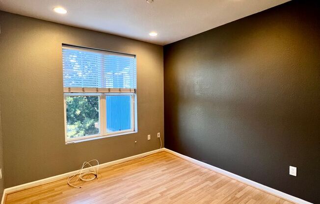 1 bedroom 1 bath in a fantastic location in Emeryville with washer & dryer and parking!