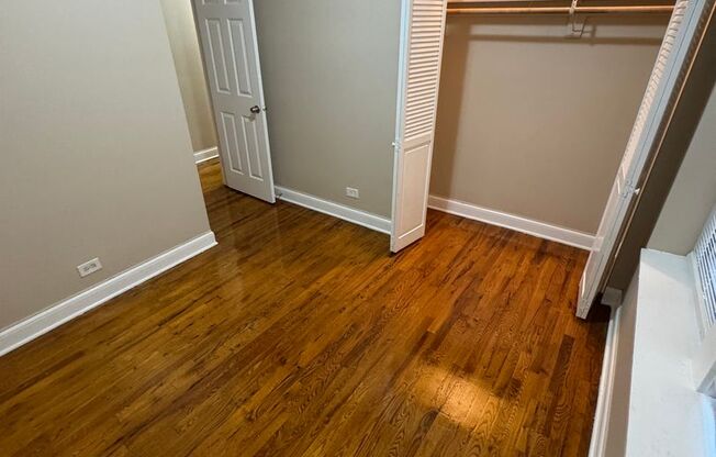 3 beds, 1 bath, $1,300, Unit 4834 #103